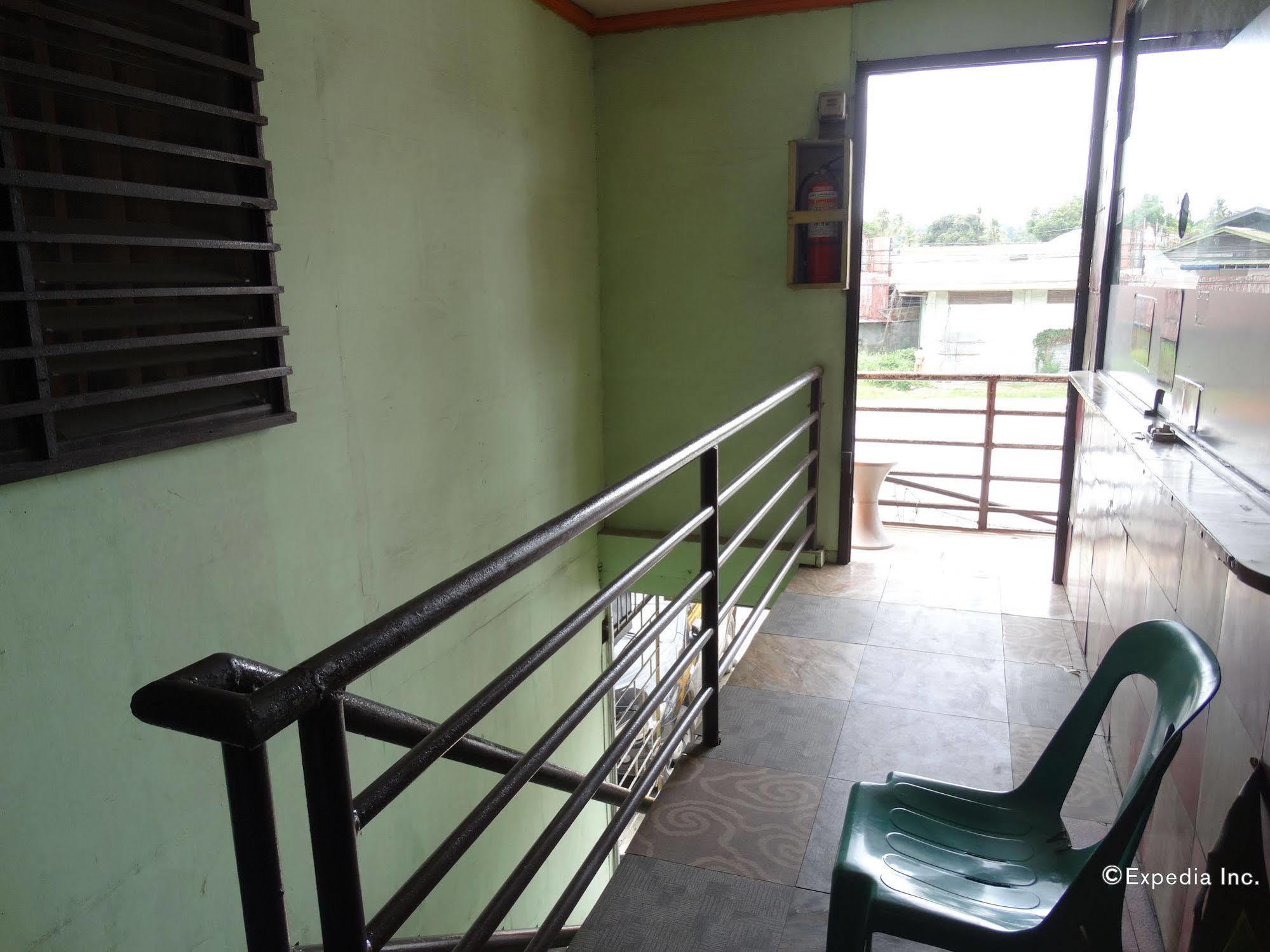 Quoyas Inn Davao City Esterno foto
